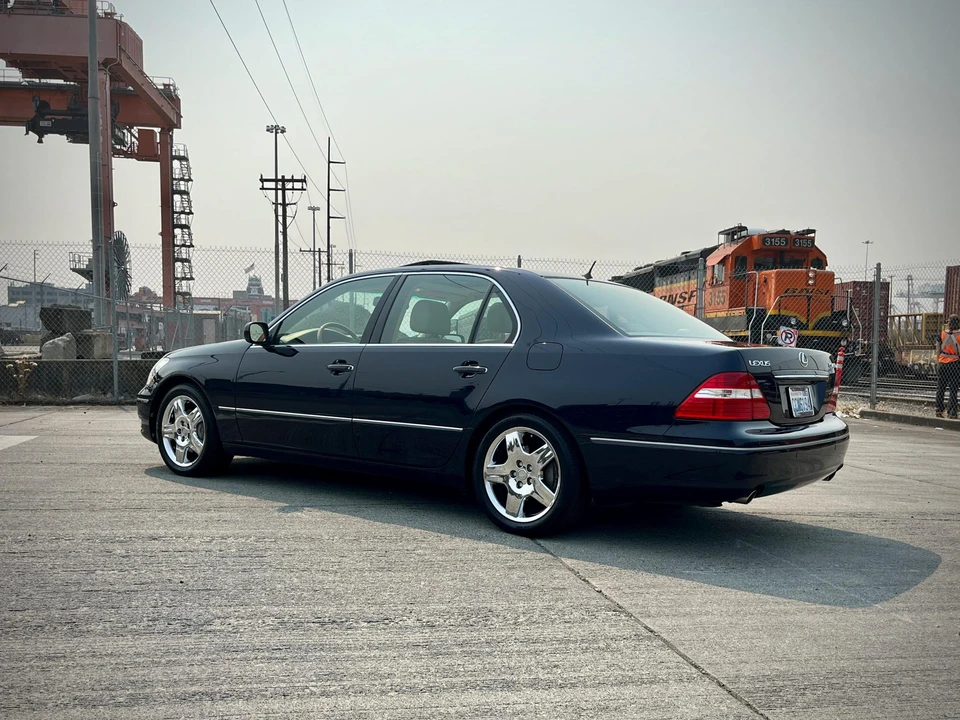 2004 Lexus LS 3rd Gen - Image 21 of 31