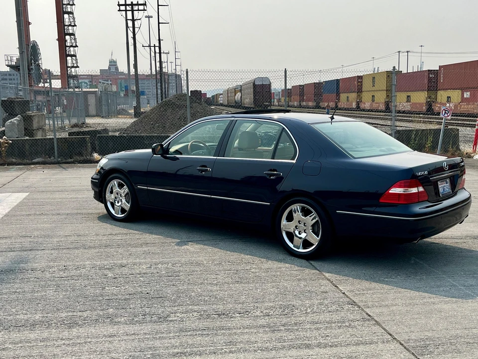 2004 Lexus LS 3rd Gen - Image 22 of 31