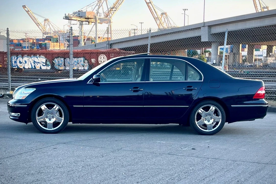 2004 Lexus LS 3rd Gen - Image 24 of 31