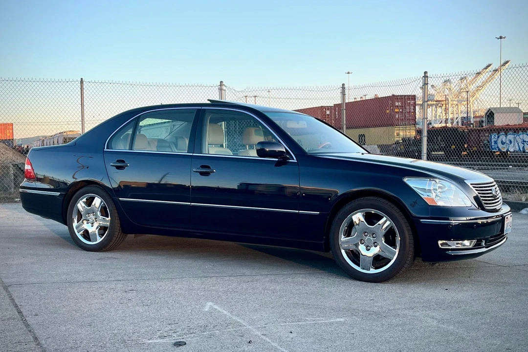 2004 Lexus LS 3rd Gen - Image 16 of 31