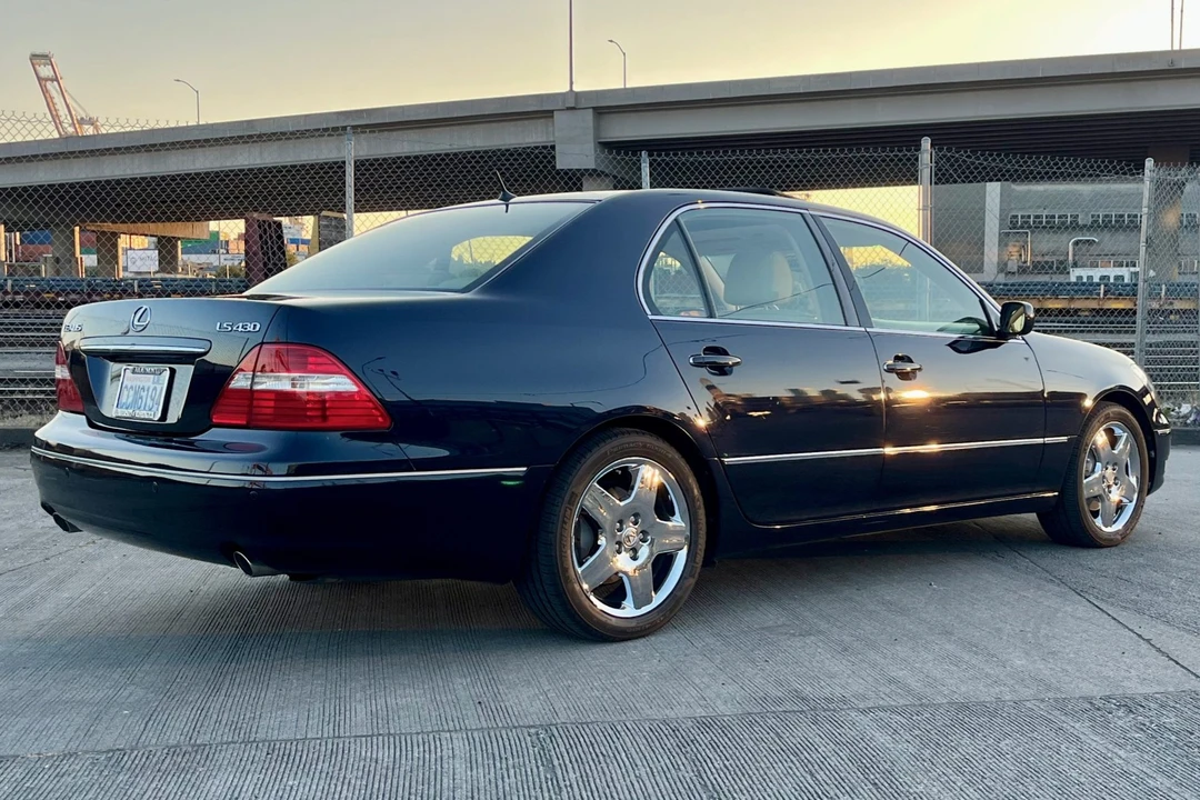 2004 Lexus LS 3rd Gen - Image 17 of 31