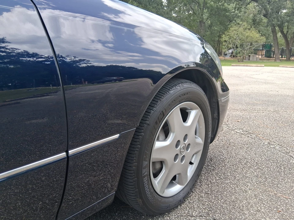 2004 Lexus LS 3rd Gen - Image 9 of 31