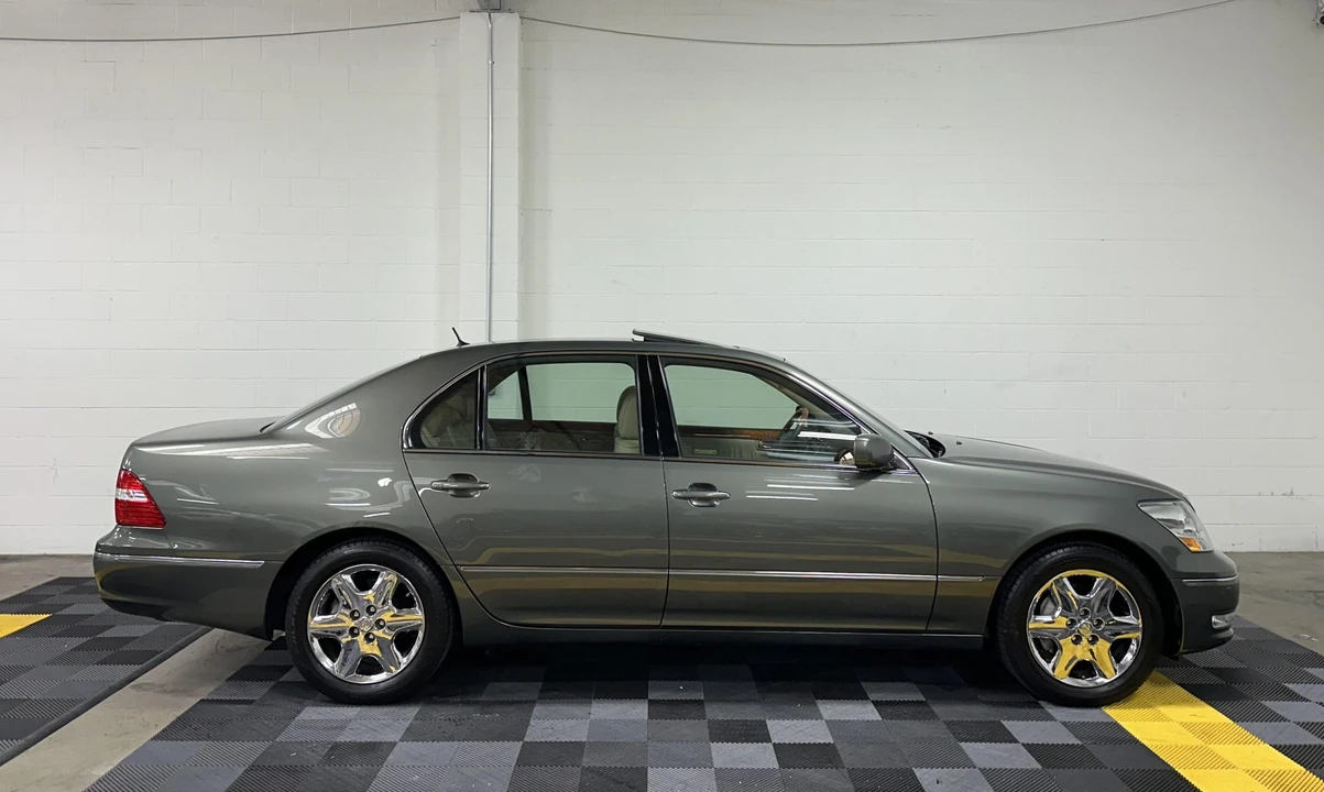 2004 Lexus LS 3rd Gen - Image 9 of 31