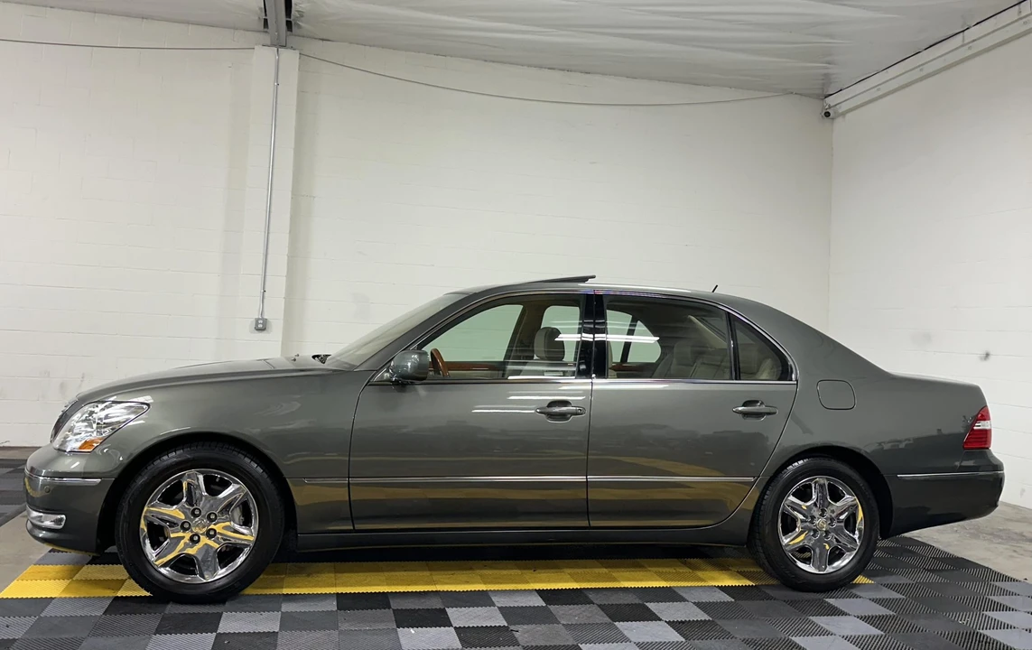 2004 Lexus LS 3rd Gen - Image 17 of 31