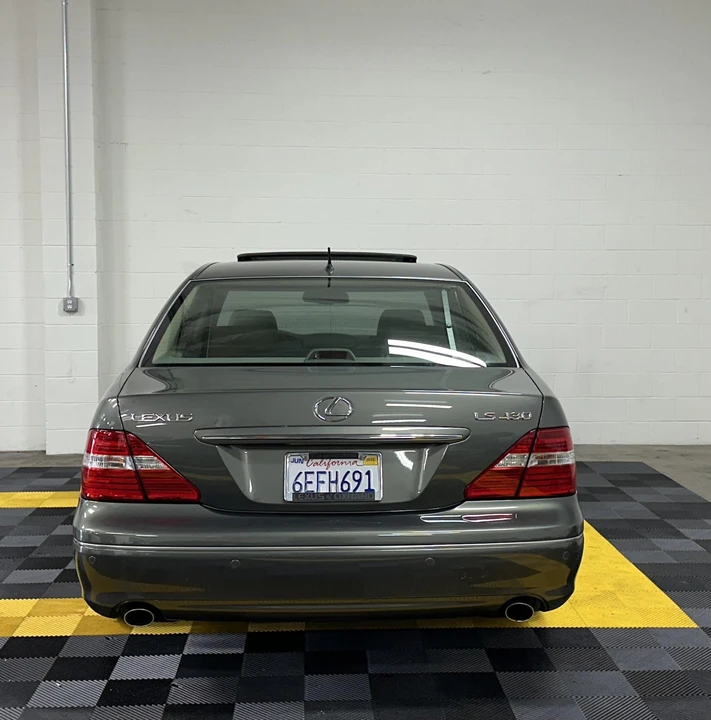 2004 Lexus LS 3rd Gen - Image 15 of 31