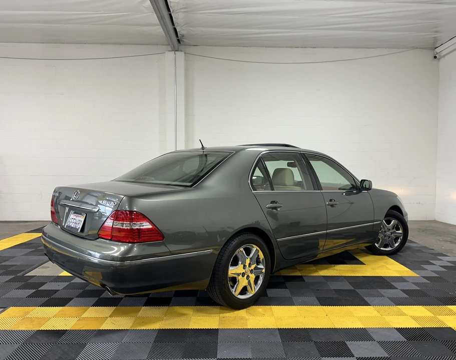 2004 Lexus LS 3rd Gen - Image 12 of 31