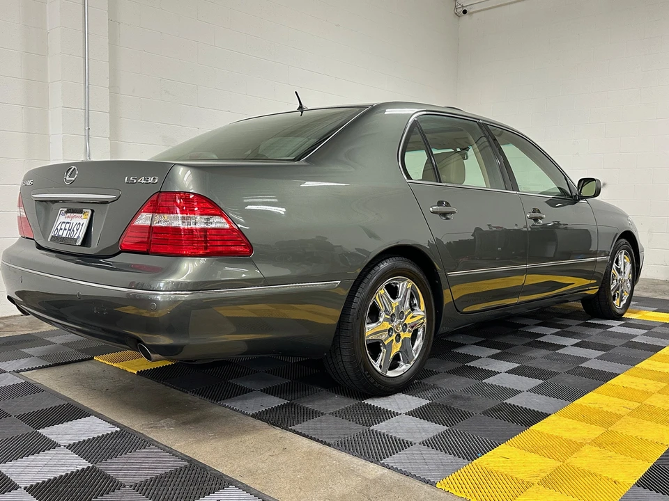 2004 Lexus LS 3rd Gen - Image 13 of 31