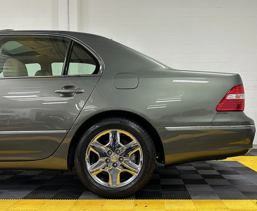 2004 Lexus LS 3rd Gen - Image 25 of 31