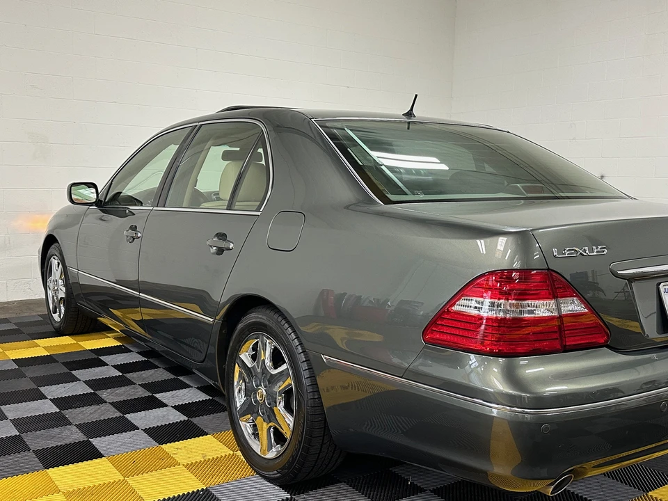 2004 Lexus LS 3rd Gen - Image 28 of 31