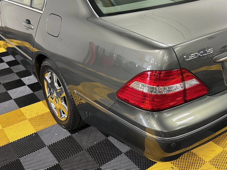 2004 Lexus LS 3rd Gen - Image 29 of 31