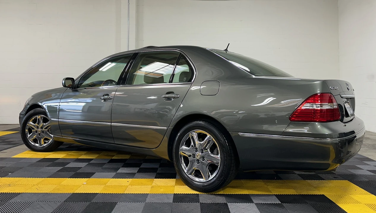 2004 Lexus LS 3rd Gen - Image 16 of 31