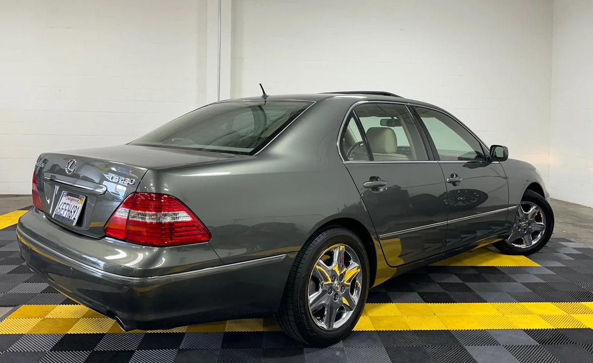 2004 Lexus LS 3rd Gen - Image 11 of 31