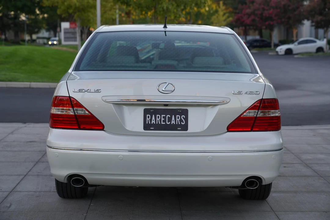 2004 Lexus LS 3rd Gen - Image 12 of 31