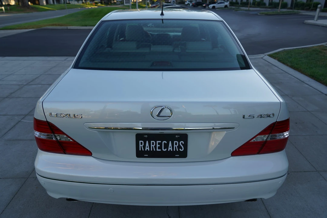 2004 Lexus LS 3rd Gen - Image 16 of 31