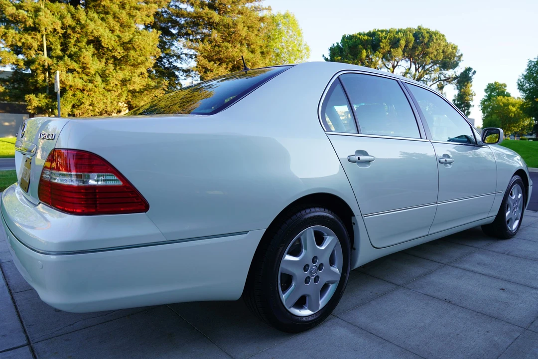 2004 Lexus LS 3rd Gen - Image 21 of 31
