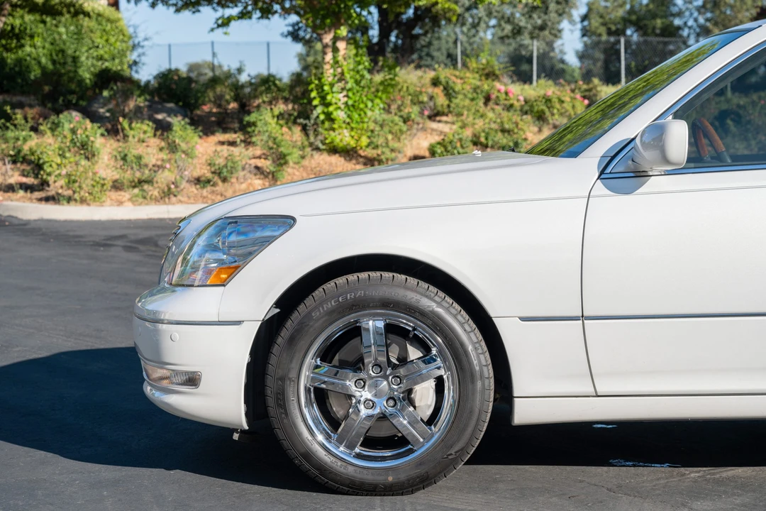 2004 Lexus LS 3rd Gen - Image 12 of 31