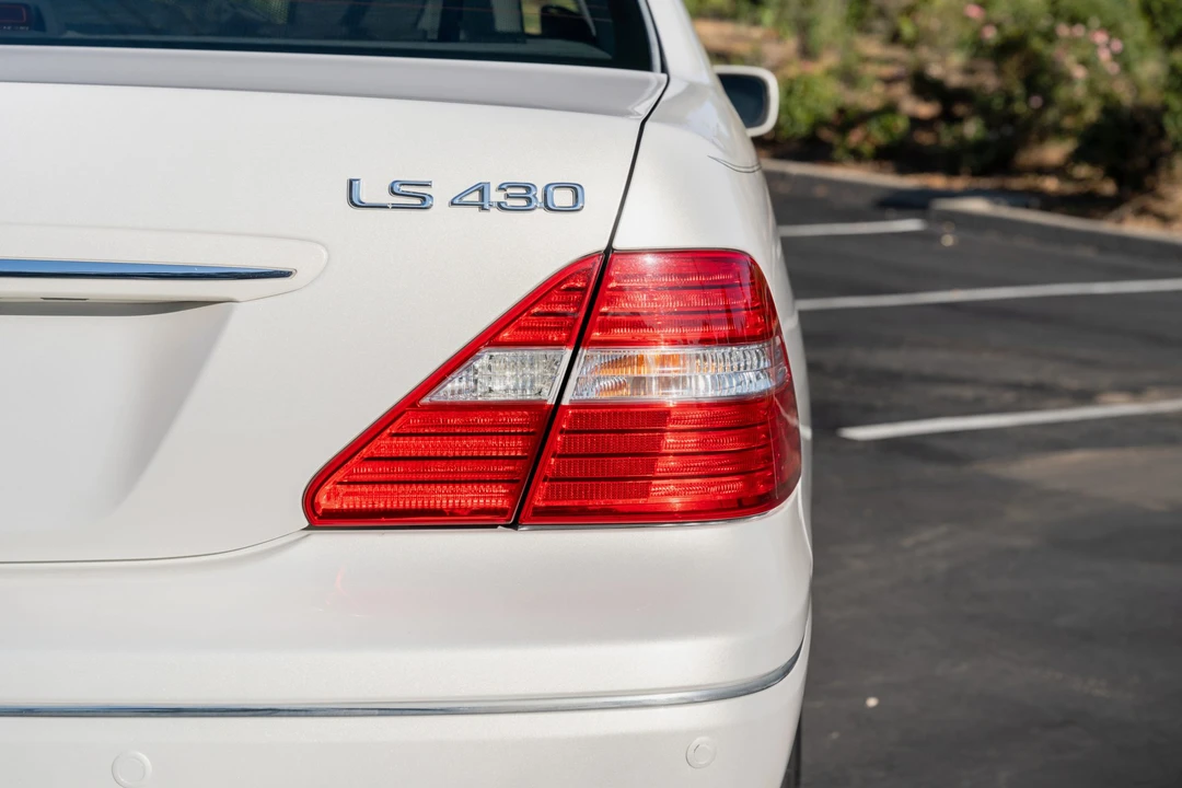 2004 Lexus LS 3rd Gen - Image 19 of 31