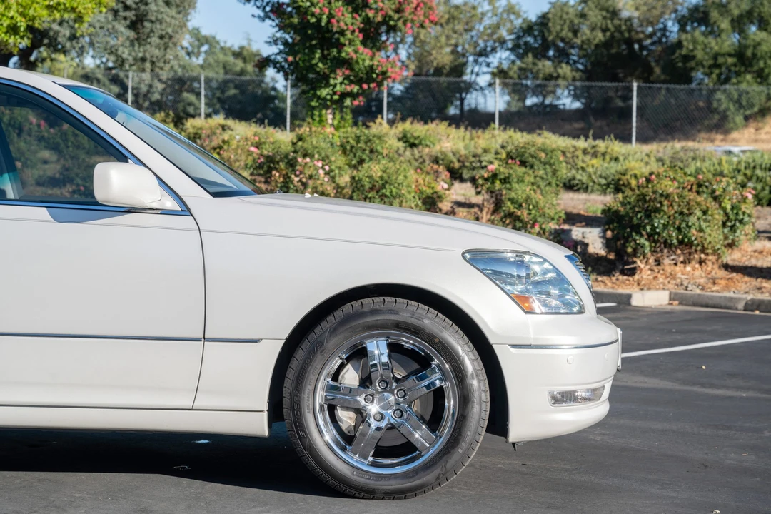 2004 Lexus LS 3rd Gen - Image 9 of 31