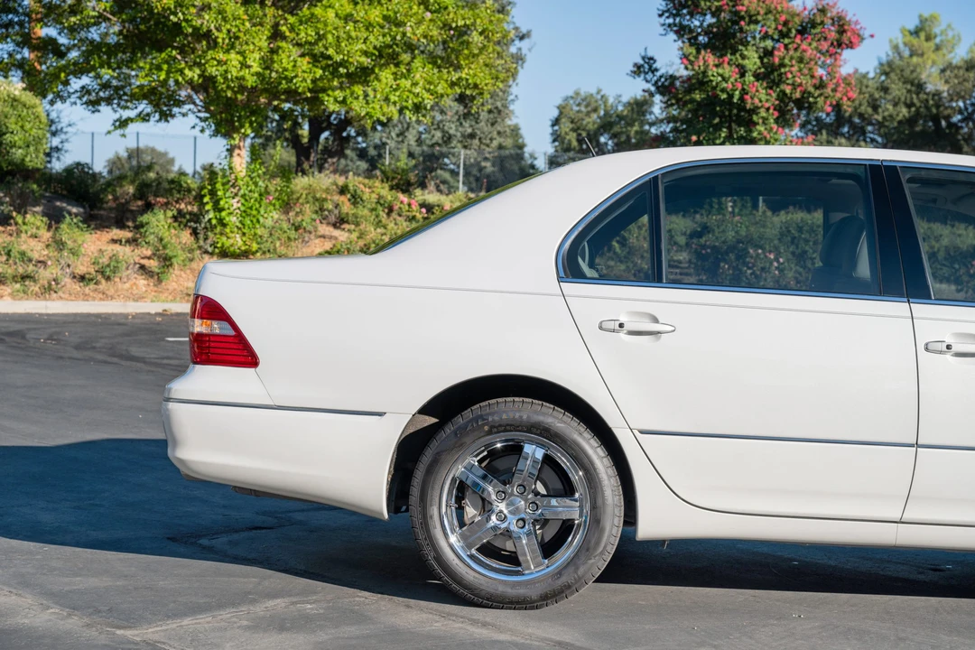 2004 Lexus LS 3rd Gen - Image 10 of 31