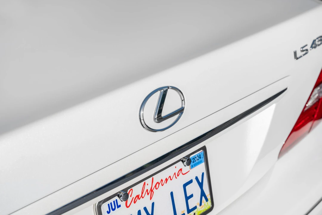 2004 Lexus LS 3rd Gen - Image 29 of 31