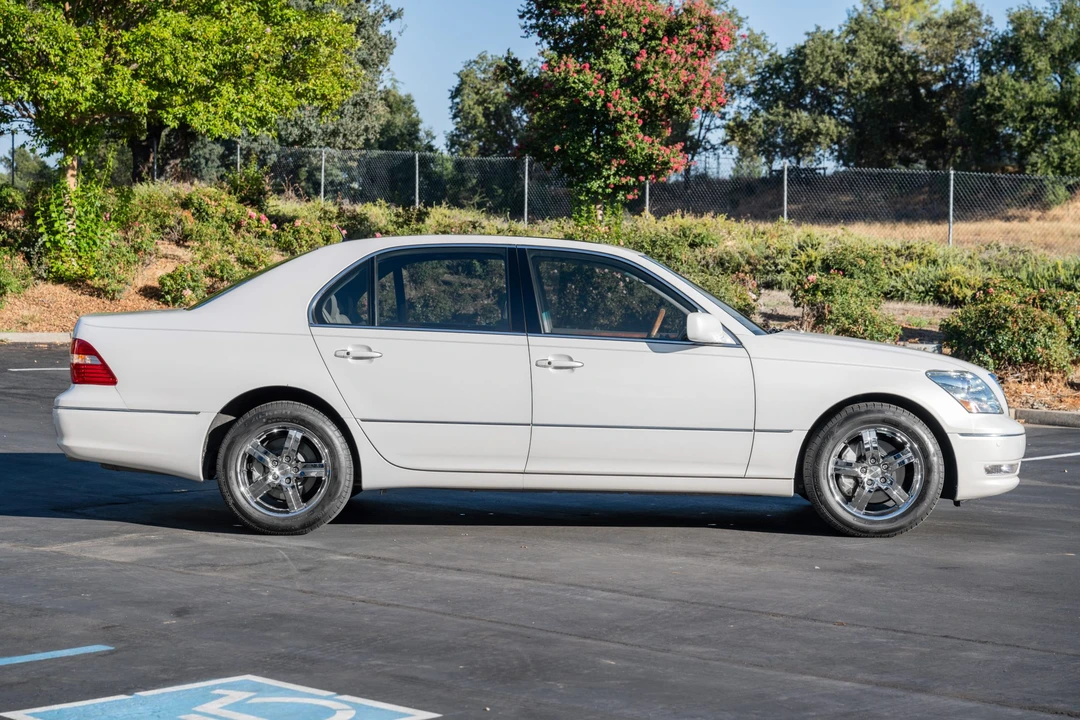 2004 Lexus LS 3rd Gen - Image 4 of 31