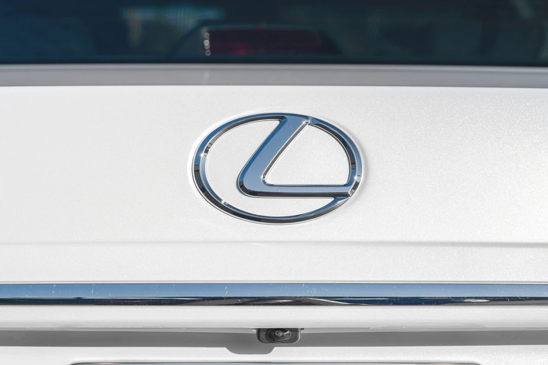 2004 Lexus LS 3rd Gen - Image 30 of 31