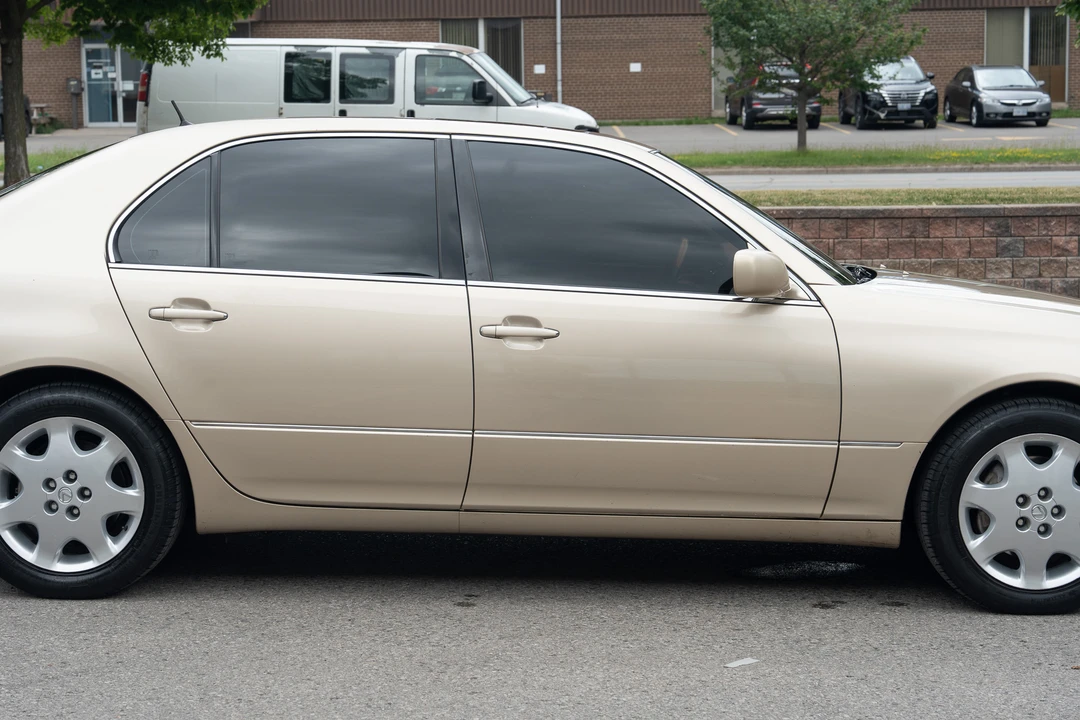 2004 Lexus LS 3rd Gen - Image 16 of 31