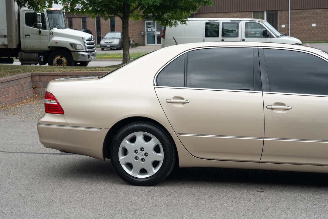 2004 Lexus LS 3rd Gen - Image 17 of 31