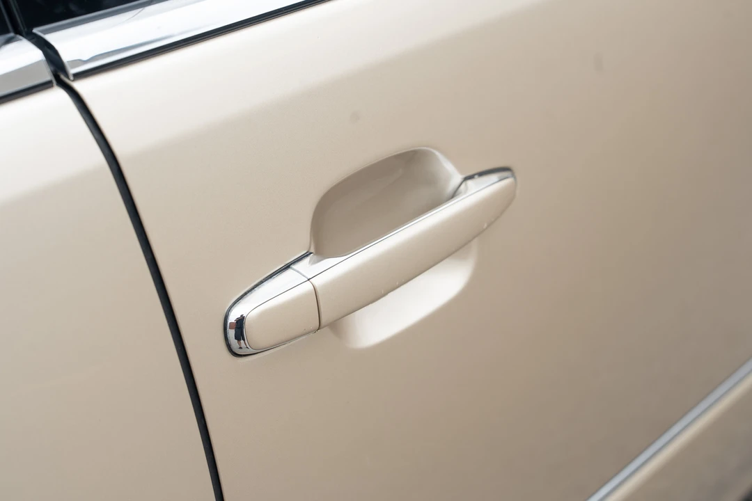 2004 Lexus LS 3rd Gen - Image 19 of 31