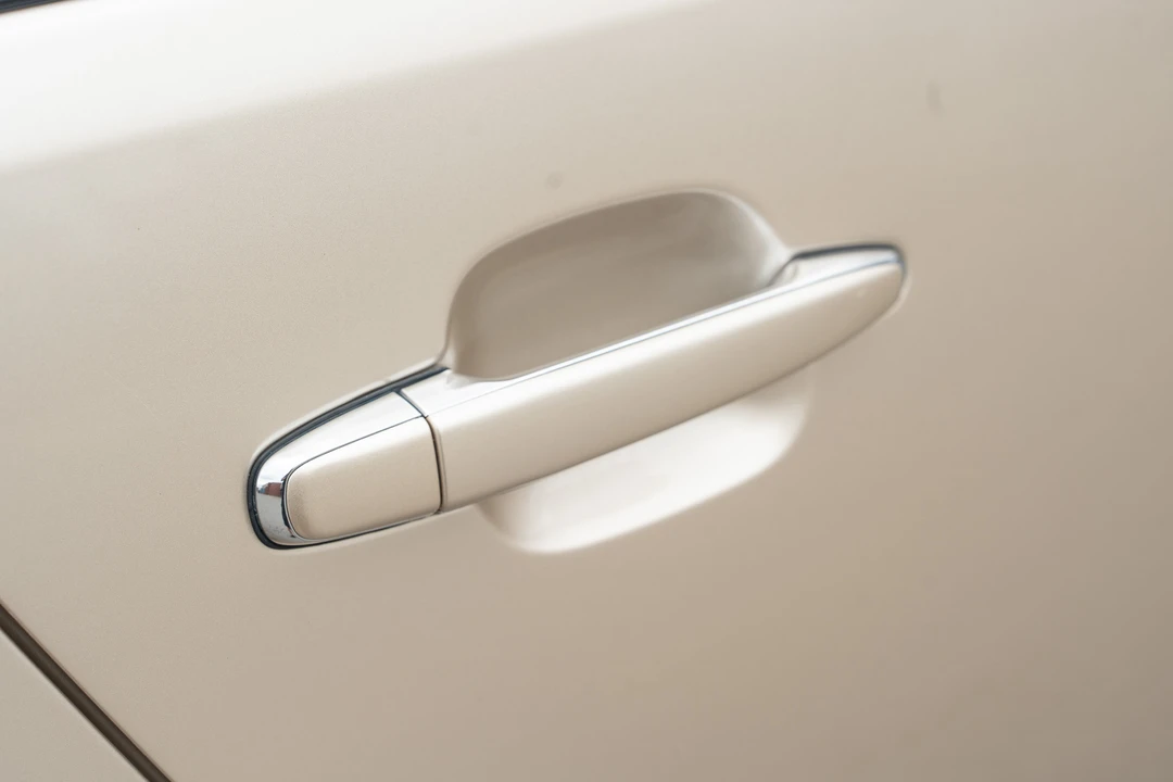 2004 Lexus LS 3rd Gen - Image 18 of 31