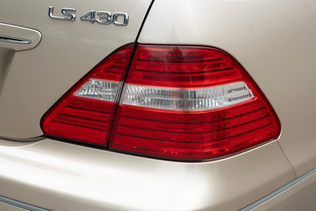 2004 Lexus LS 3rd Gen - Image 26 of 31
