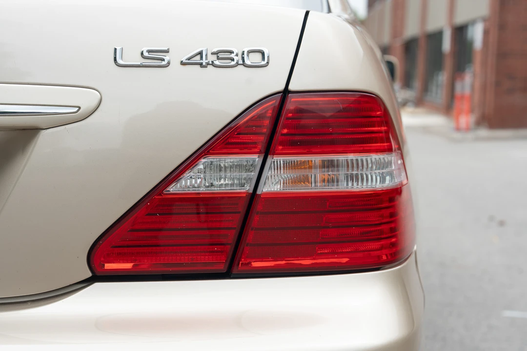 2004 Lexus LS 3rd Gen - Image 28 of 31