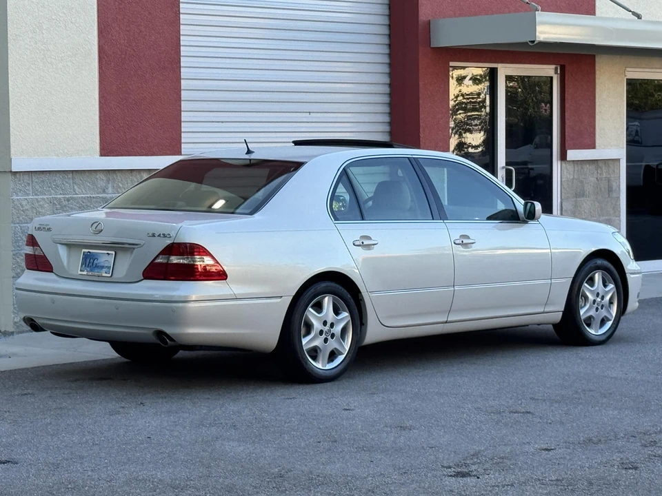 2004 Lexus LS 3rd Gen - Image 7 of 31