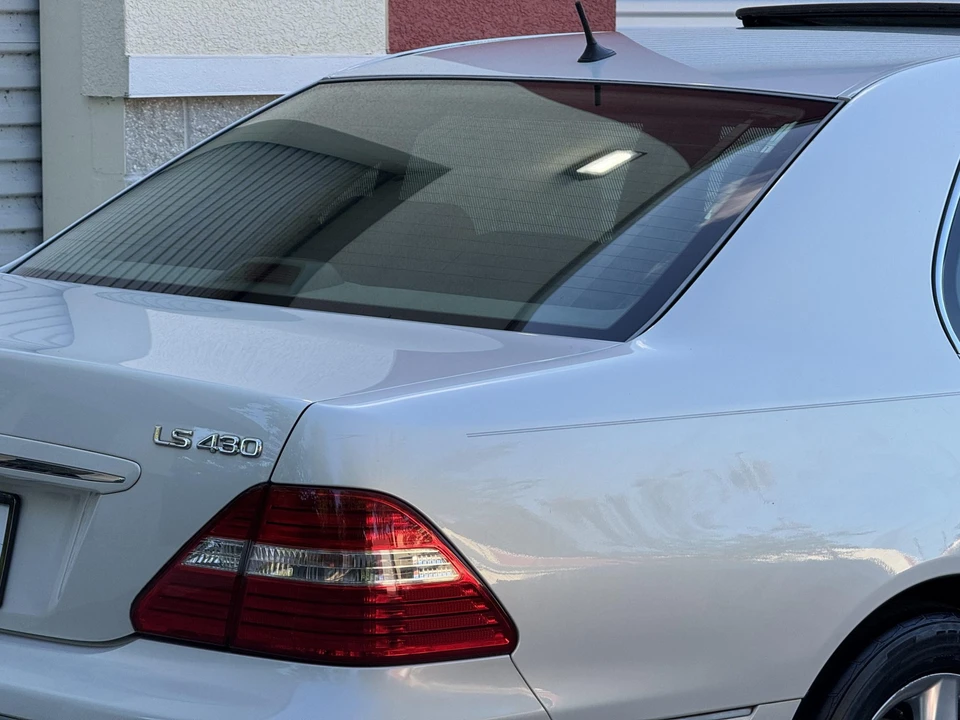 2004 Lexus LS 3rd Gen - Image 29 of 31