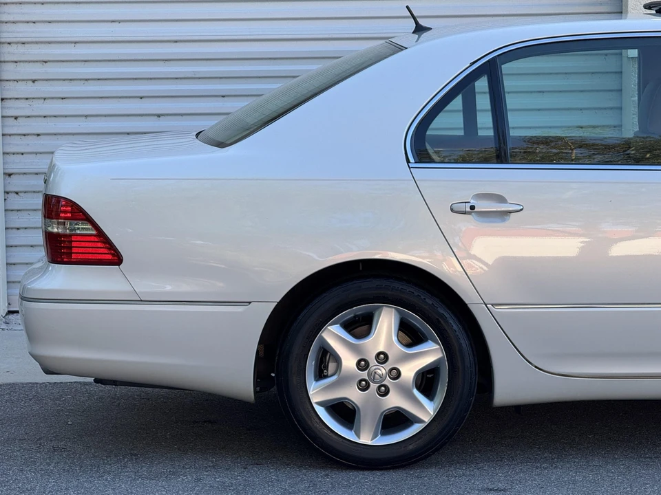 2004 Lexus LS 3rd Gen - Image 28 of 31