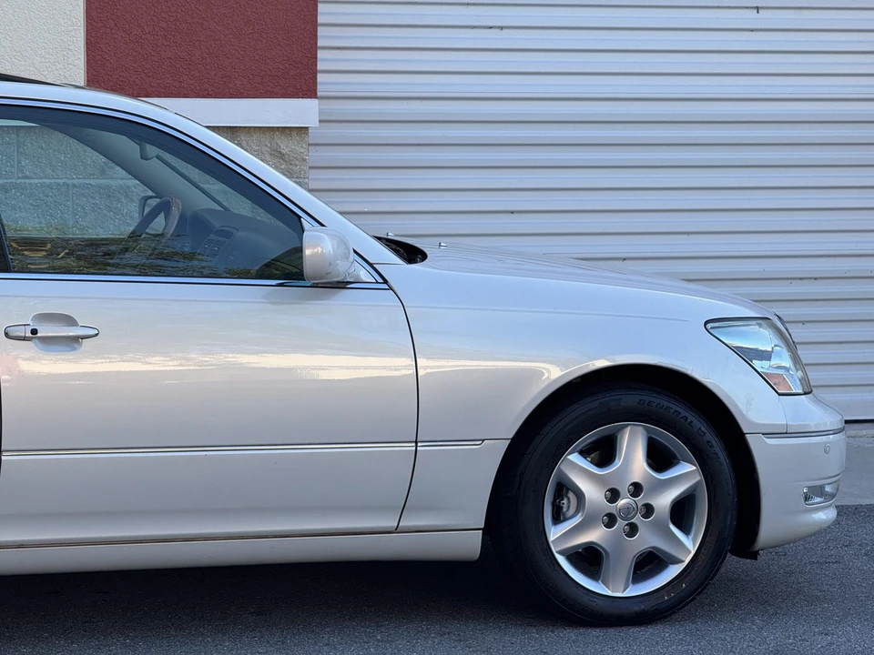 2004 Lexus LS 3rd Gen - Image 22 of 31