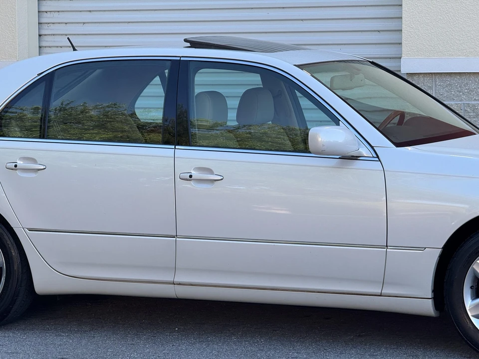 2004 Lexus LS 3rd Gen - Image 23 of 31