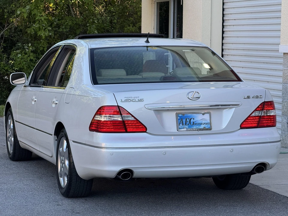 2004 Lexus LS 3rd Gen - Image 11 of 31