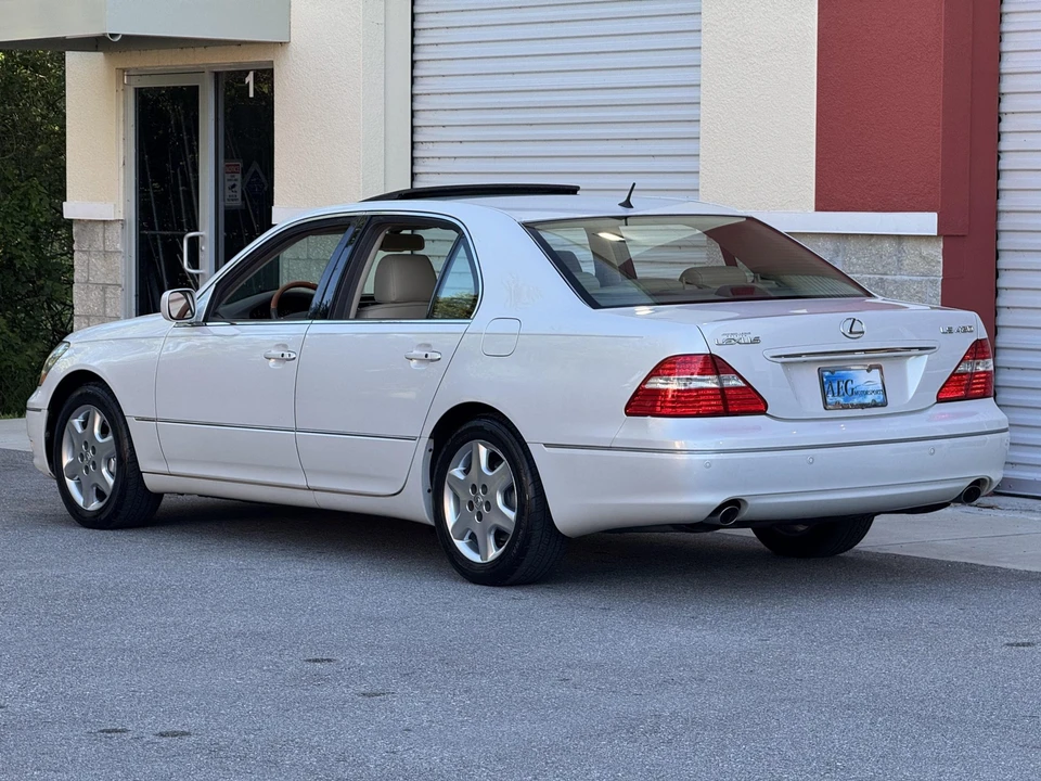 2004 Lexus LS 3rd Gen - Image 13 of 31
