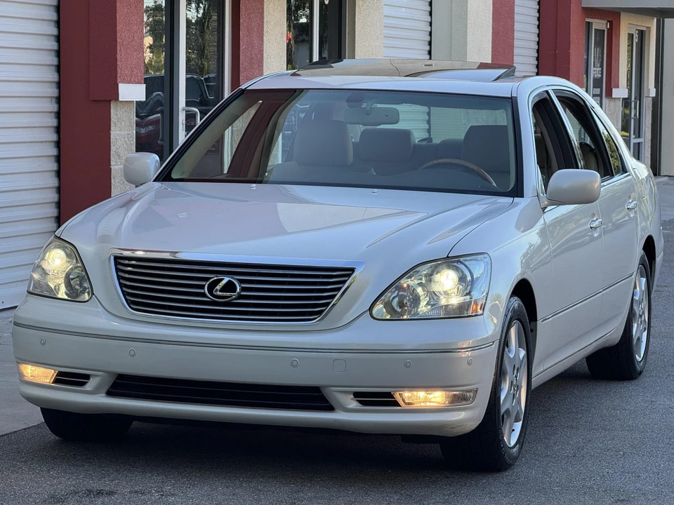 2004 Lexus LS 3rd Gen - Image 19 of 31