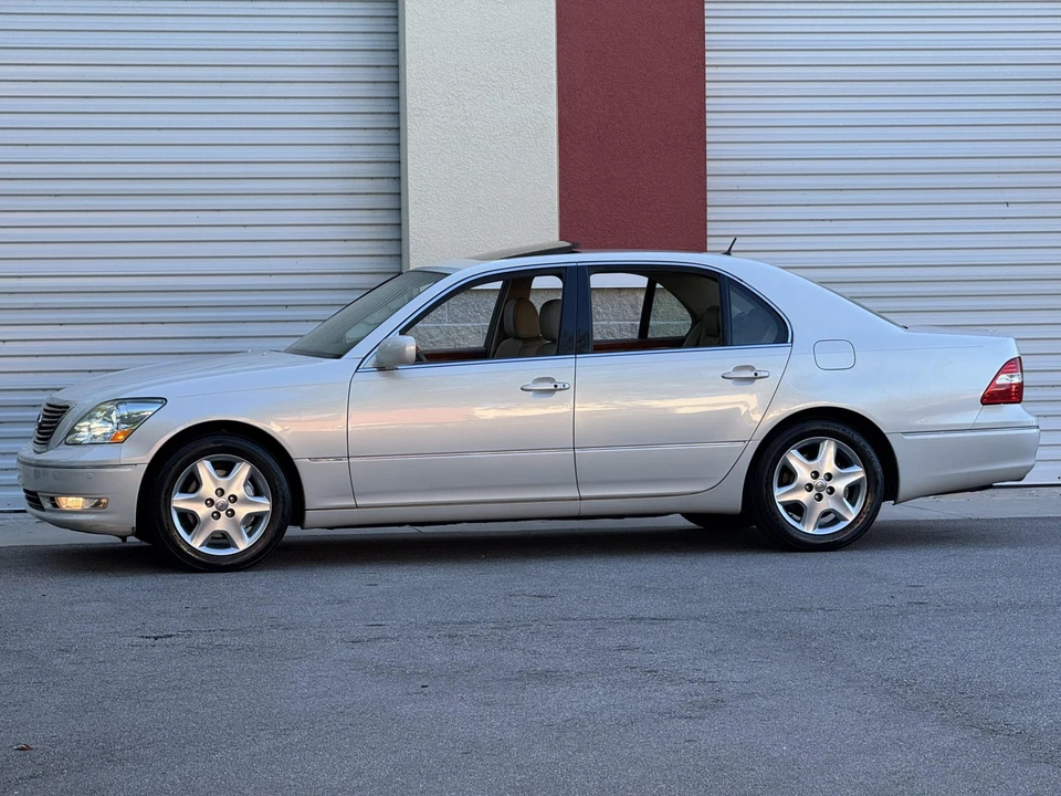 2004 Lexus LS 3rd Gen - Image 16 of 31