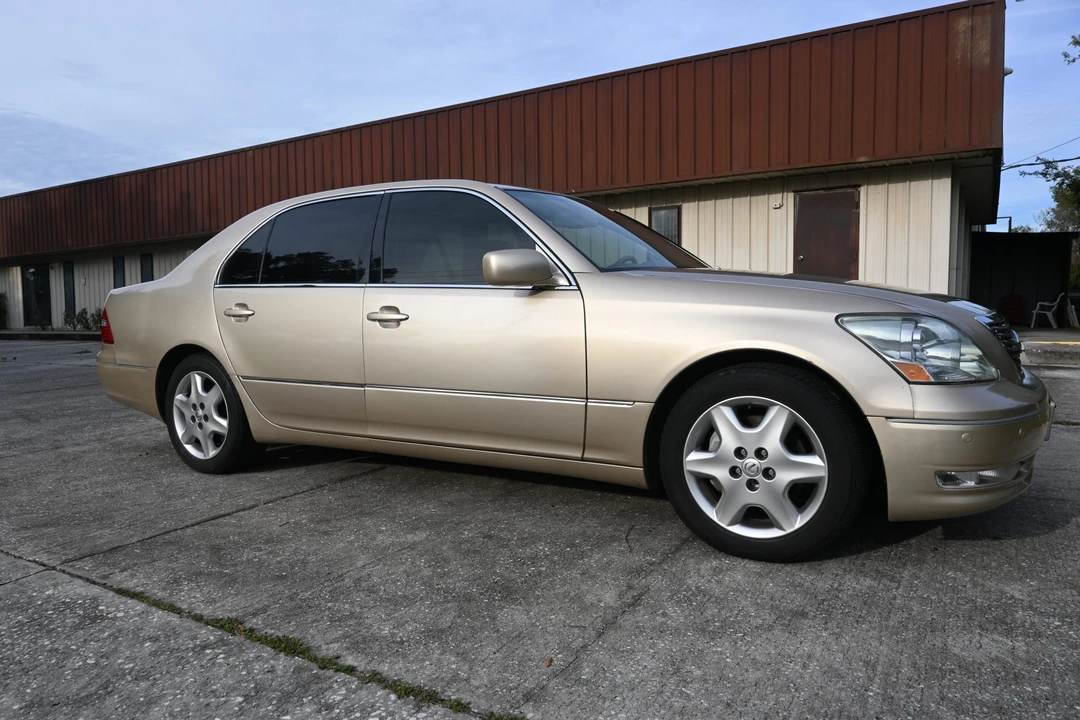 2004 Lexus LS 3rd Gen - Image 9 of 31