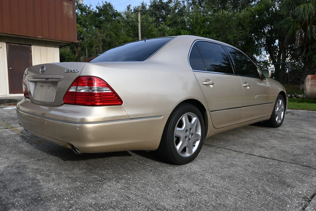 2004 Lexus LS 3rd Gen - Image 11 of 31