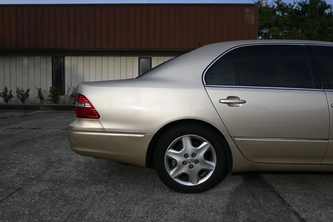 2004 Lexus LS 3rd Gen - Image 24 of 31