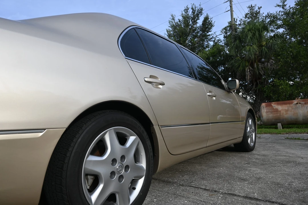 2004 Lexus LS 3rd Gen - Image 27 of 31