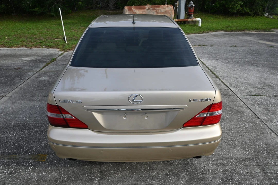 2004 Lexus LS 3rd Gen - Image 15 of 31