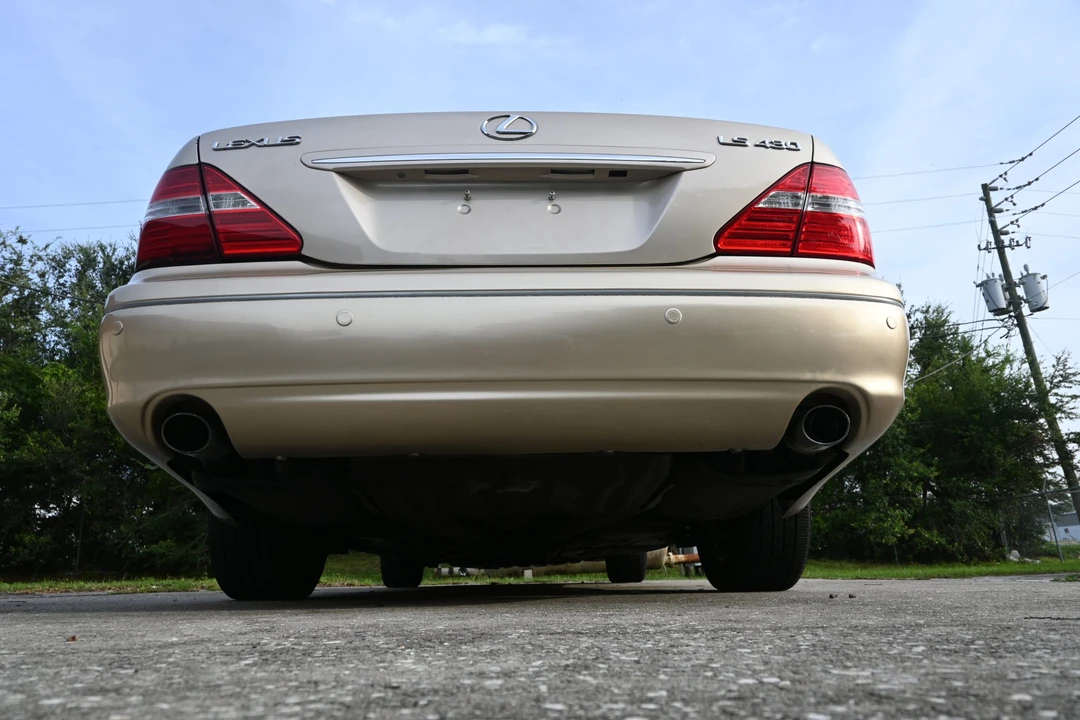 2004 Lexus LS 3rd Gen - Image 13 of 31