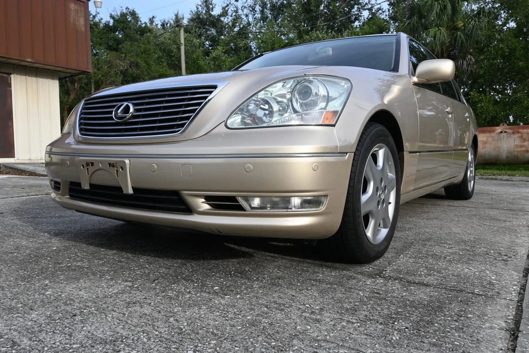 2004 Lexus LS 3rd Gen - Image 5 of 31