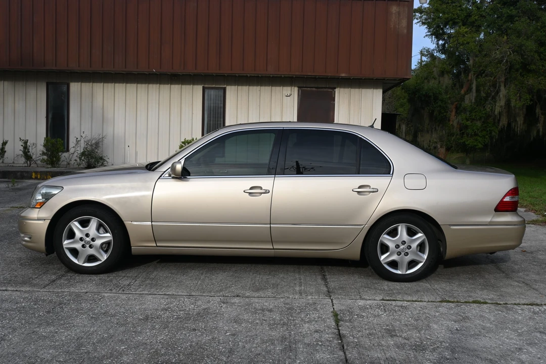 2004 Lexus LS 3rd Gen - Image 19 of 31