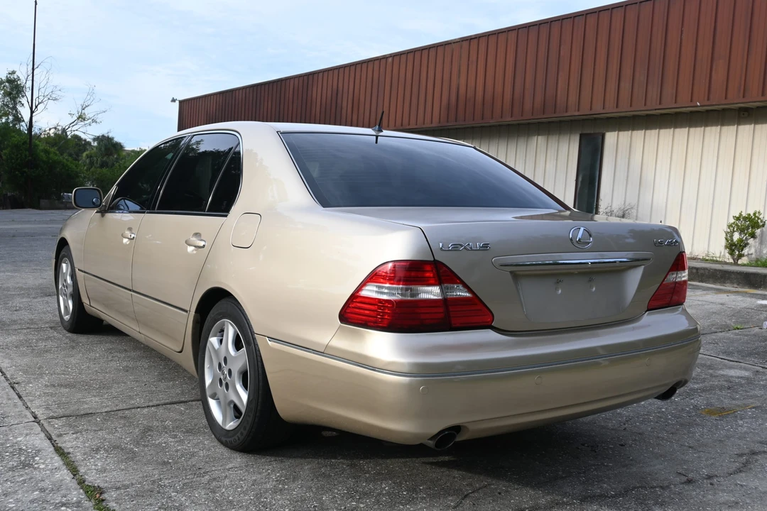 2004 Lexus LS 3rd Gen - Image 16 of 31